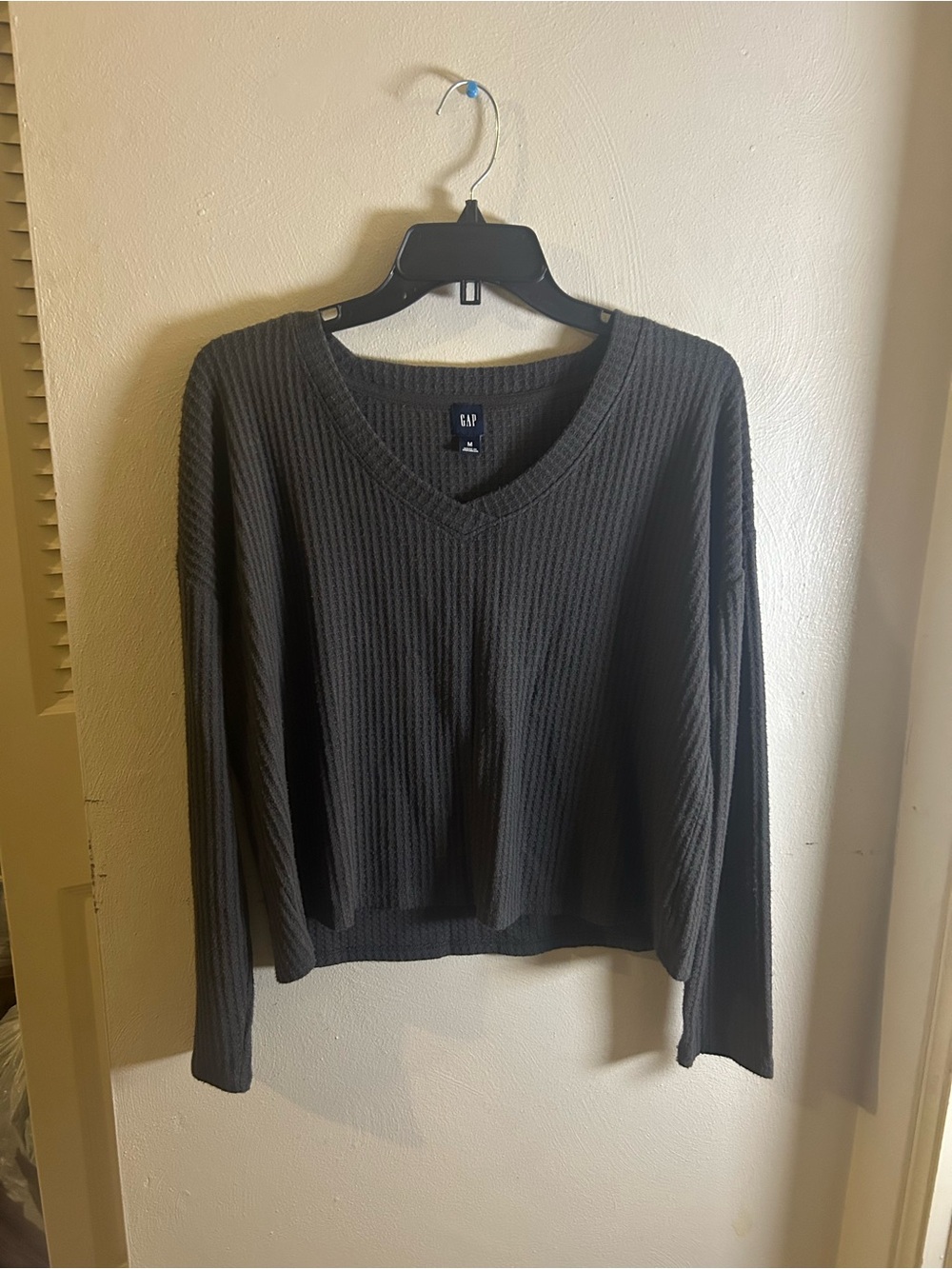 GAP Women's Black Ribbed V-Neck Long Sleeve Tee